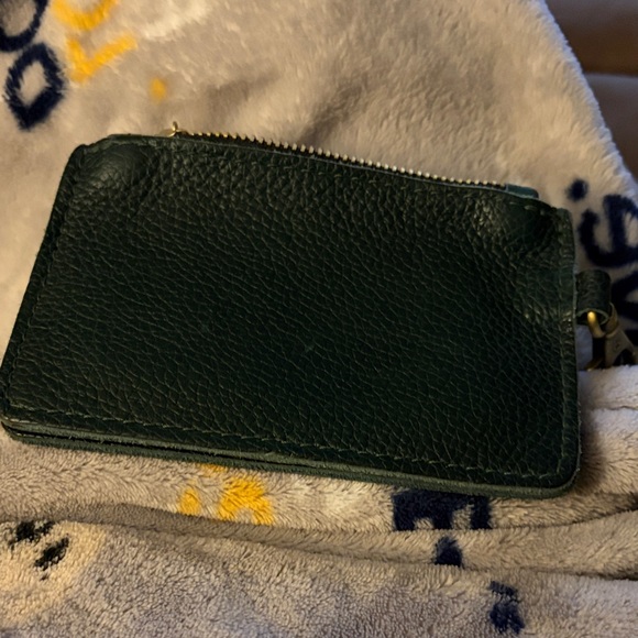 Portland Leather green Pebbled Zip Card Case with Gold Hardware - Picture 5 of 5